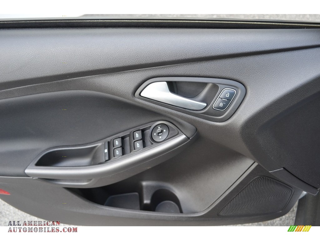 2017 Focus SEL Sedan - Ingot Silver / Charcoal Black photo #8