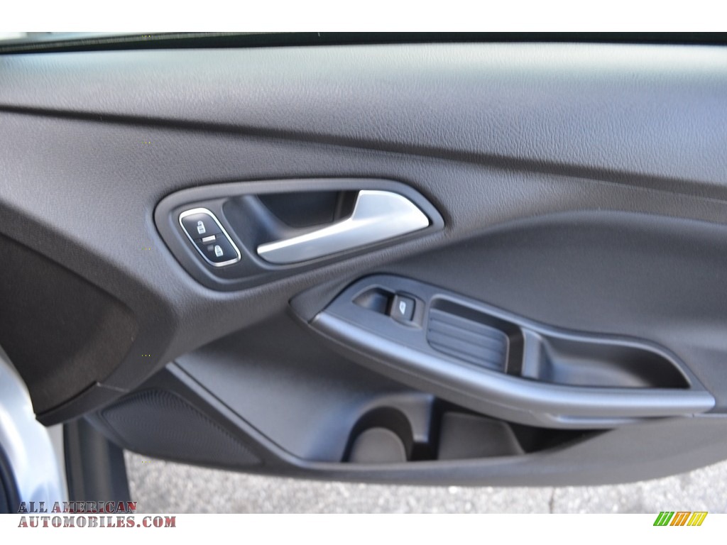 2017 Focus SEL Sedan - Ingot Silver / Charcoal Black photo #15