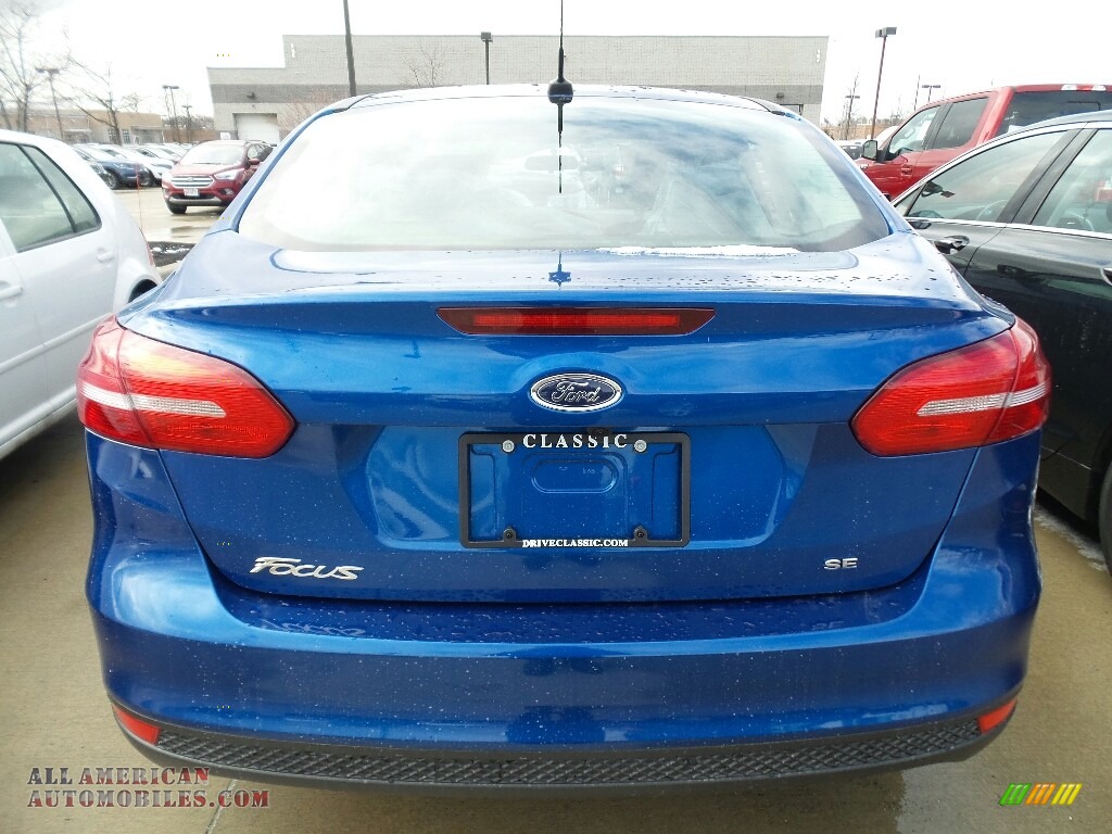 2018 Focus SE Sedan - Lightning Blue / Charcoal Black photo #3