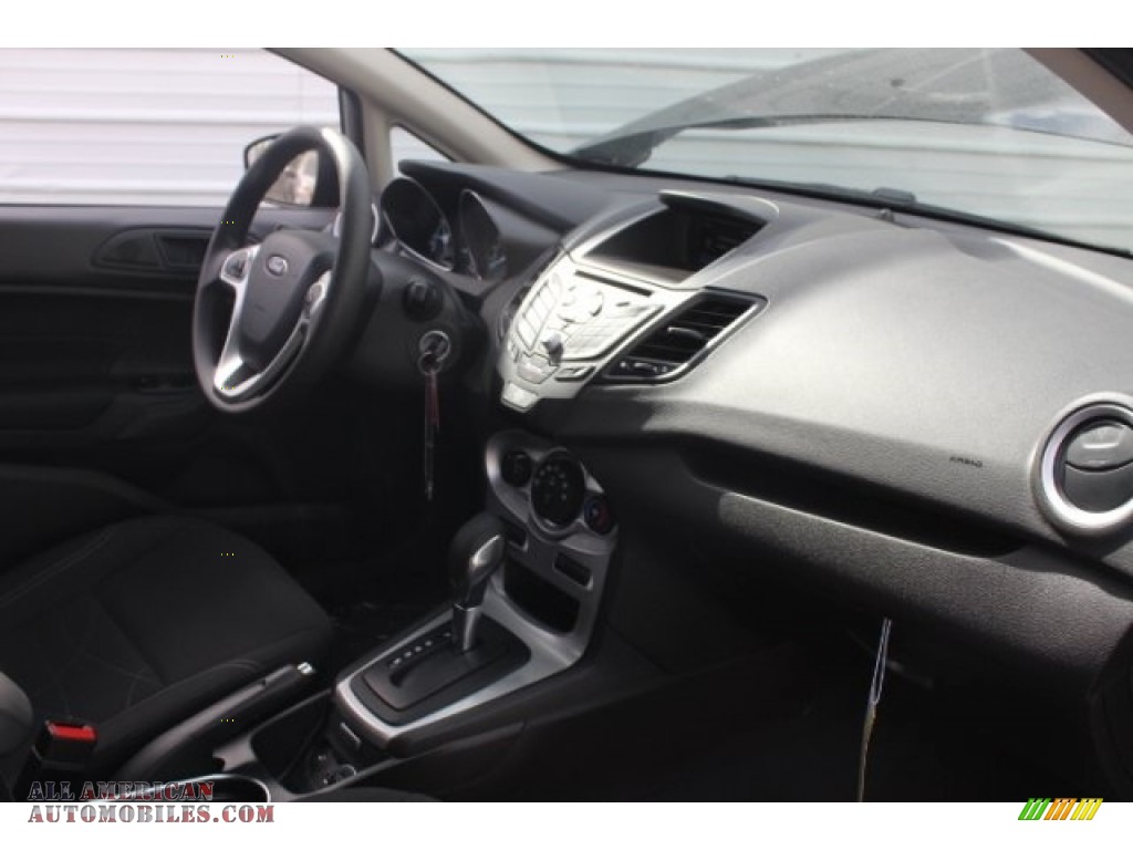 2018 Fiesta SE Hatchback - Magnetic / Charcoal Black photo #31