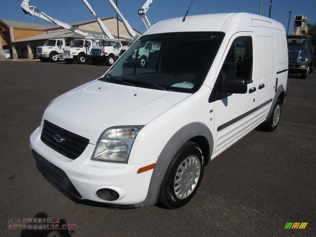 Frozen White / Dark Grey Ford Transit Connect XLT Van