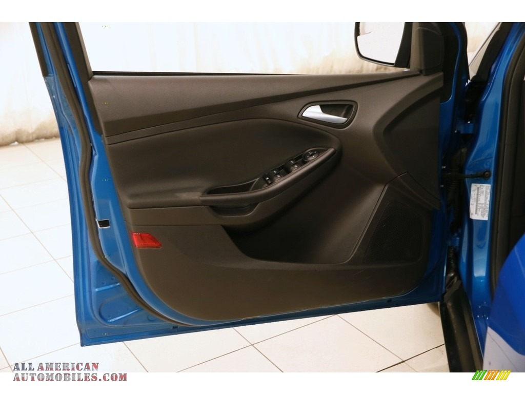 2014 Focus SE Sedan - Blue Candy / Charcoal Black photo #4