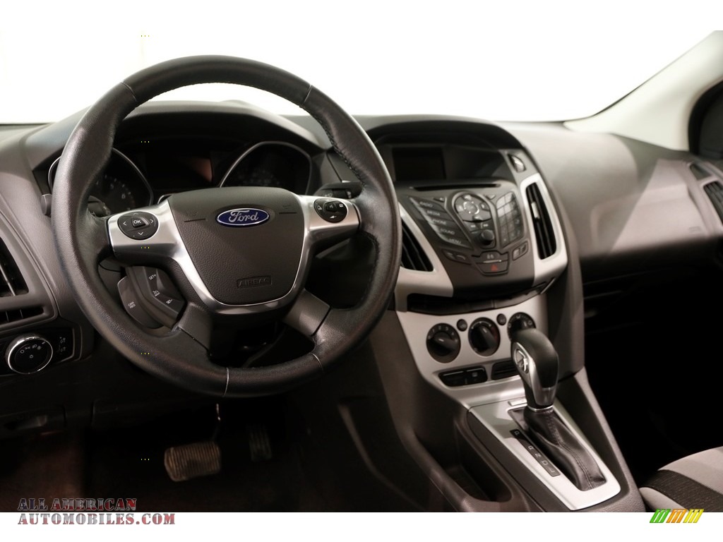 2014 Focus SE Sedan - Blue Candy / Charcoal Black photo #6