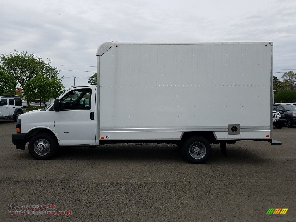 2018 Express Cutaway 3500 Moving Van - Summit White / Medium Pewter photo #3