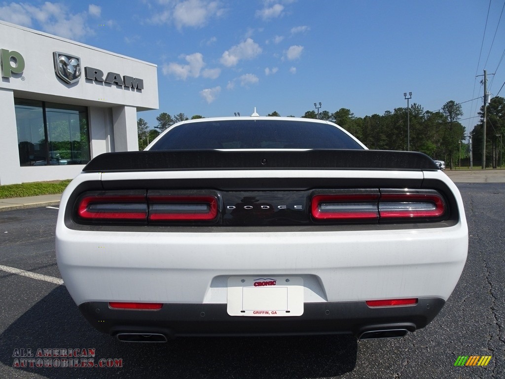 2018 Challenger R/T Scat Pack - White Knuckle / Black photo #12