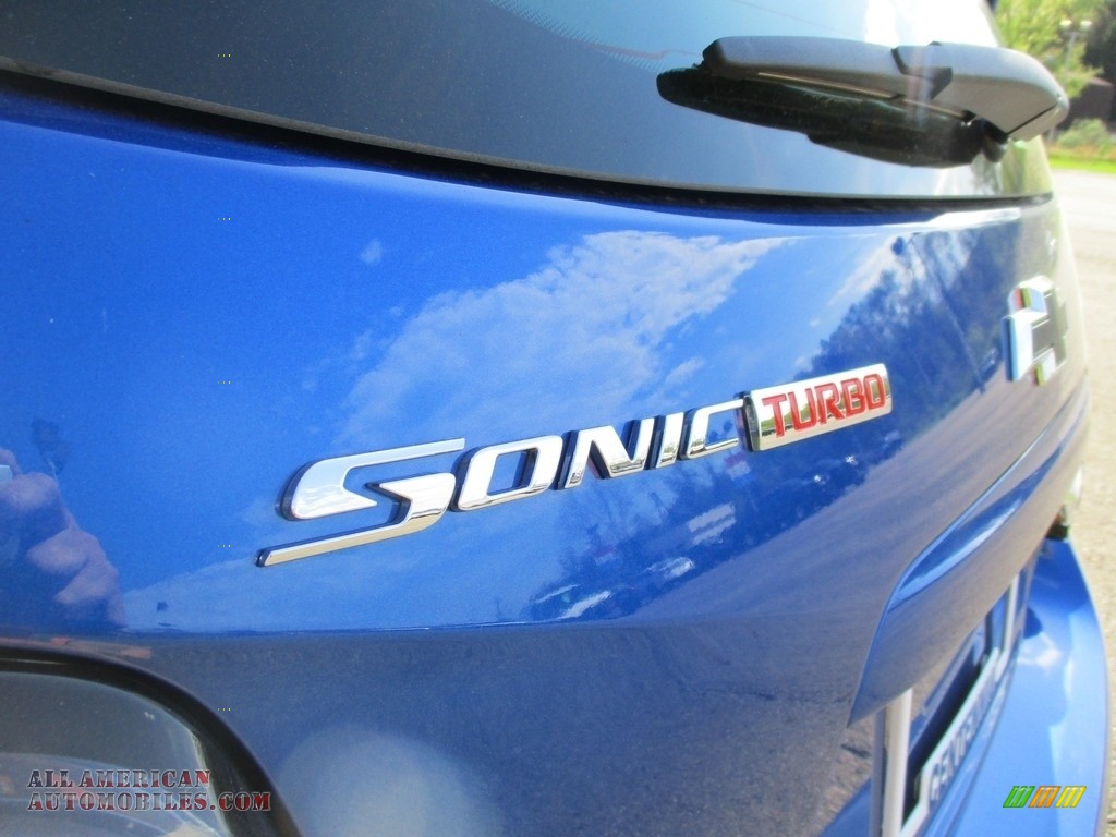 2018 Sonic LT Hatchback - Kinetic Blue Metallic / Jet Black photo #4