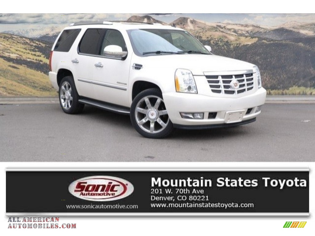 White Diamond Tricoat / Cashmere/Cocoa Cadillac Escalade Luxury AWD