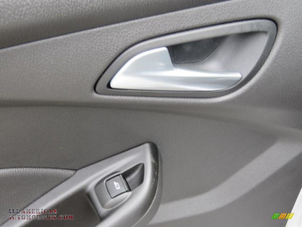 2018 Focus SE Sedan - Ingot Silver / Charcoal Black photo #6