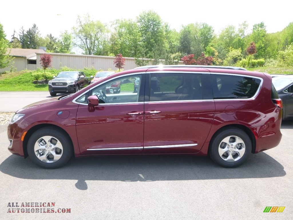 2018 Pacifica Touring L - Velvet Red Pearl / Black/Alloy photo #2