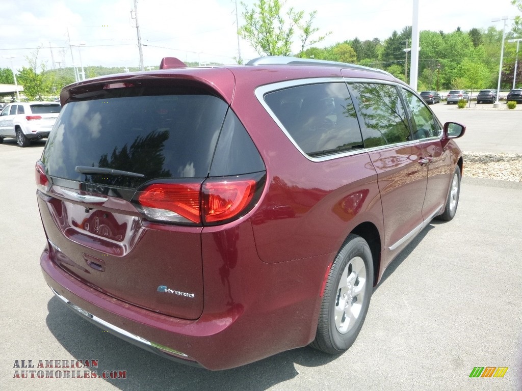2018 Pacifica Touring L - Velvet Red Pearl / Black/Alloy photo #5