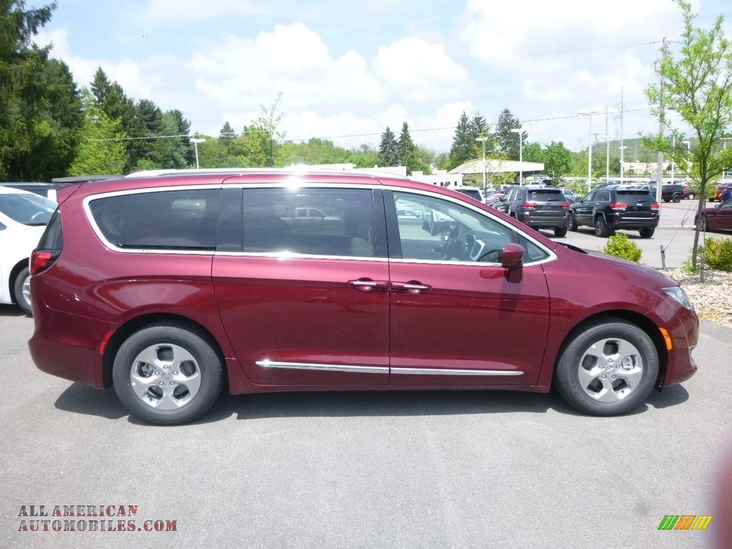 2018 Pacifica Touring L - Velvet Red Pearl / Black/Alloy photo #6