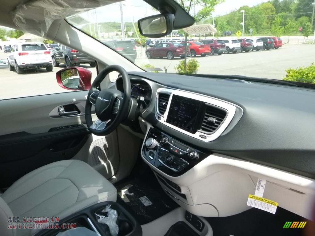 2018 Pacifica Touring L - Velvet Red Pearl / Black/Alloy photo #11