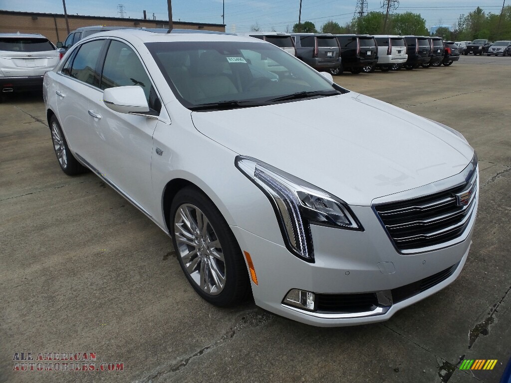 2018 XTS Luxury AWD - Crystal White Tricoat / Shale/Jet Black Accents photo #1