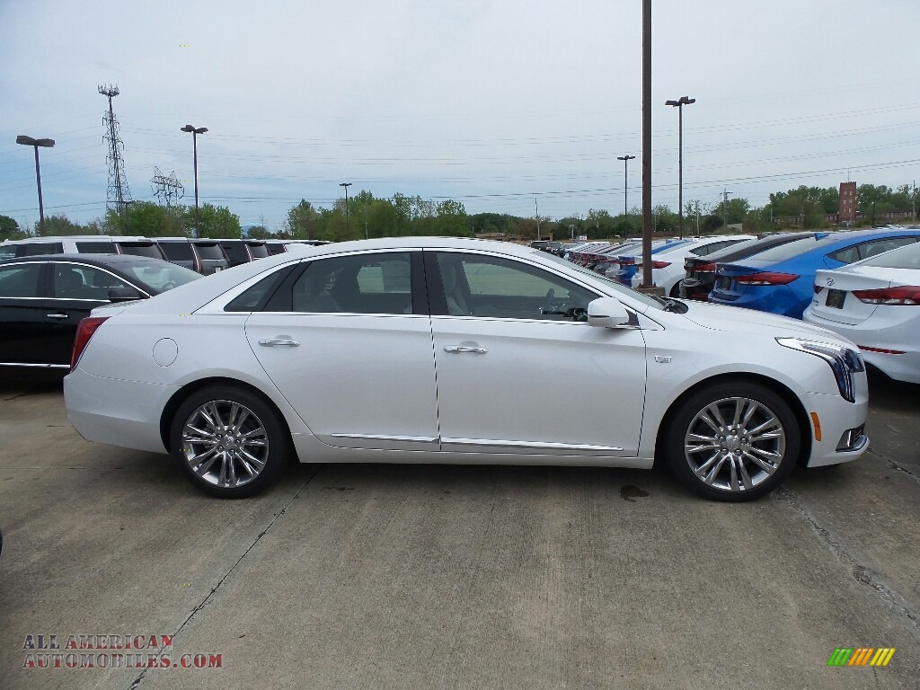 2018 XTS Luxury AWD - Crystal White Tricoat / Shale/Jet Black Accents photo #2