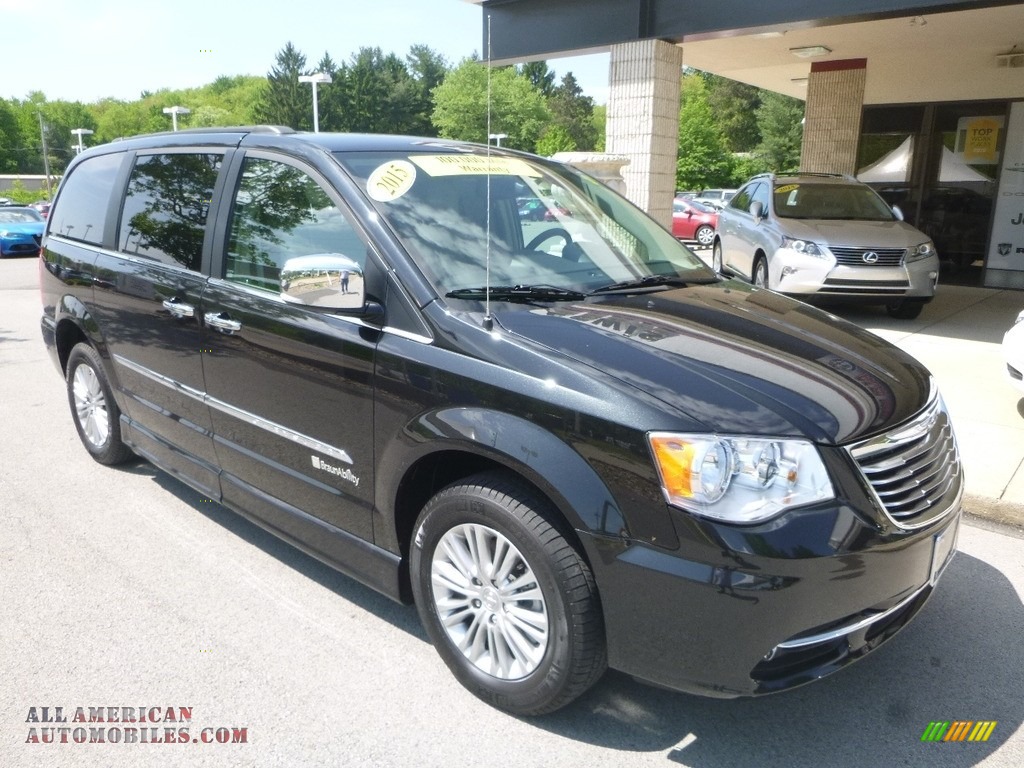 2015 Town & Country Touring-L - Brilliant Black Crystal Pearl / Black/Light Graystone photo #3