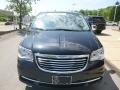 Chrysler Town & Country Touring-L Brilliant Black Crystal Pearl photo #4