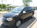 Chrysler Town & Country Touring-L Brilliant Black Crystal Pearl photo #5