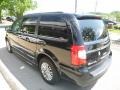 Chrysler Town & Country Touring-L Brilliant Black Crystal Pearl photo #7