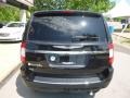 Chrysler Town & Country Touring-L Brilliant Black Crystal Pearl photo #8
