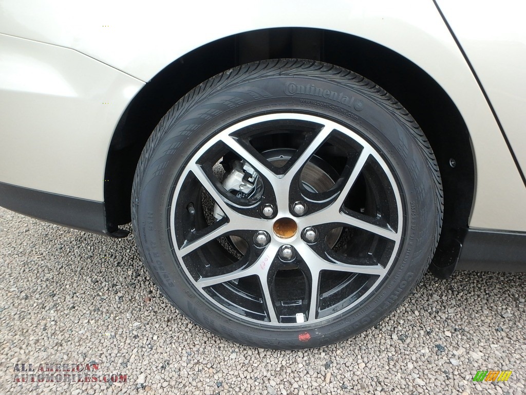 2018 Focus SEL Sedan - White Gold / Charcoal Black photo #2