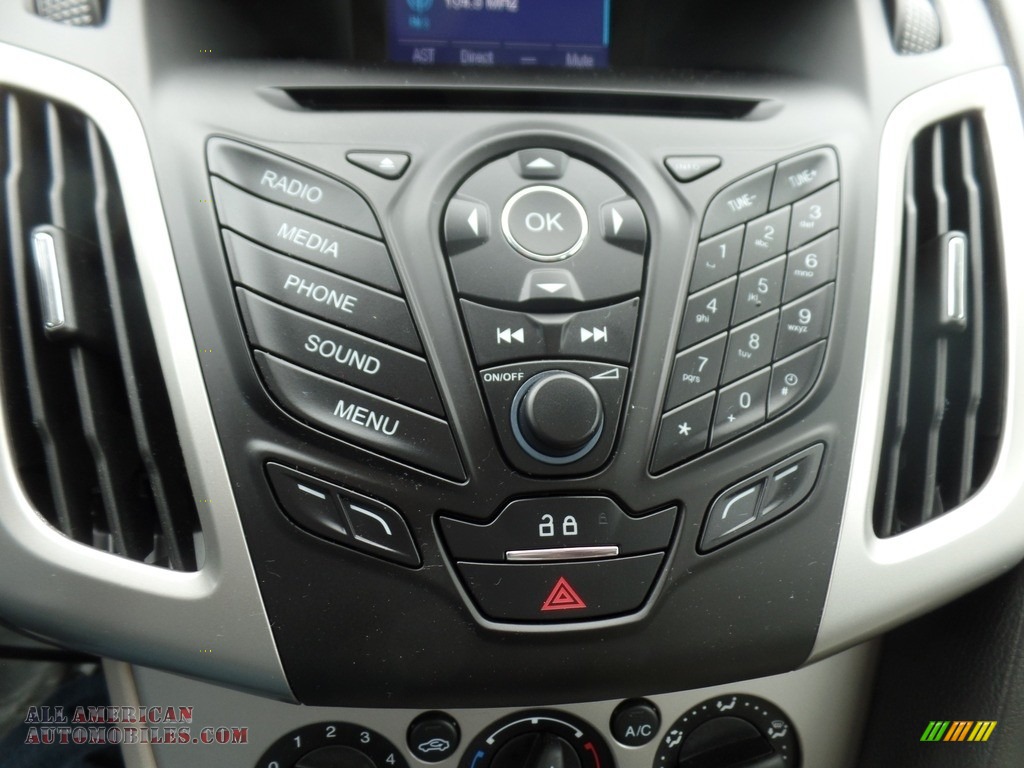 2014 Focus SE Sedan - Sterling Gray / Charcoal Black photo #25