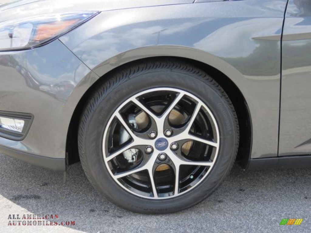 2018 Focus SEL Sedan - Magnetic / Charcoal Black photo #3