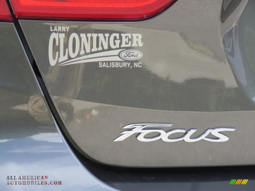 2018 Focus SEL Sedan - Magnetic / Charcoal Black photo #22
