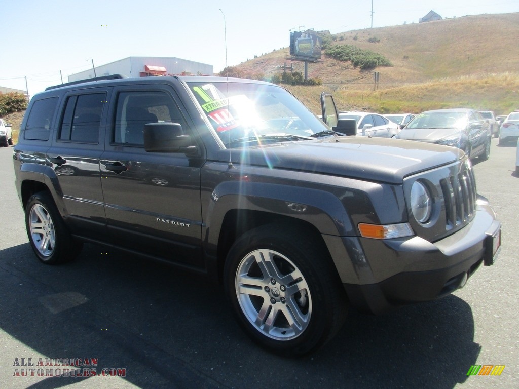 Granite Crystal Metallic / Dark Slate Gray Jeep Patriot Sport