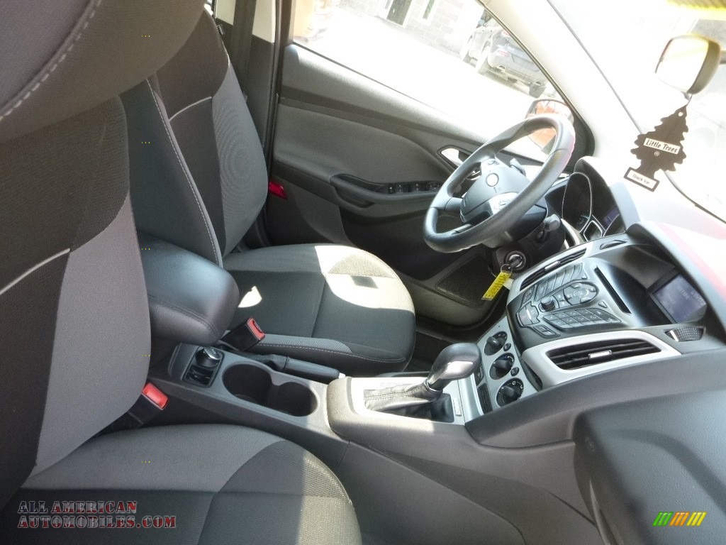 2014 Focus SE Sedan - Sterling Gray / Charcoal Black photo #11