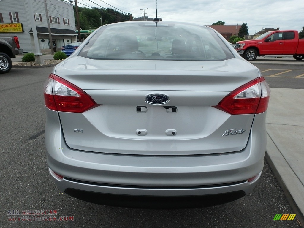 2018 Fiesta SE Sedan - Ingot Silver / Charcoal Black photo #6