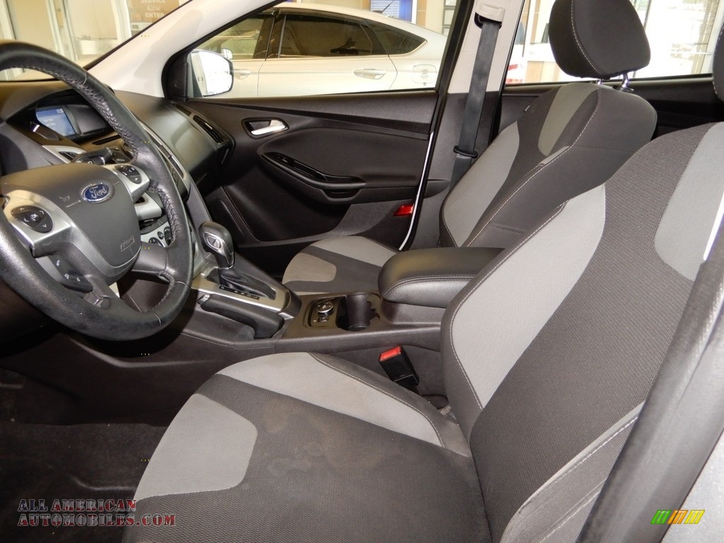 2014 Focus SE Hatchback - Ingot Silver / Charcoal Black photo #7