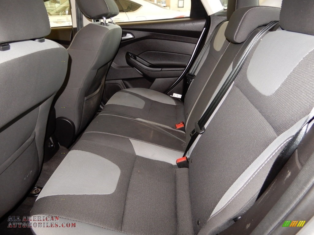 2014 Focus SE Hatchback - Ingot Silver / Charcoal Black photo #8