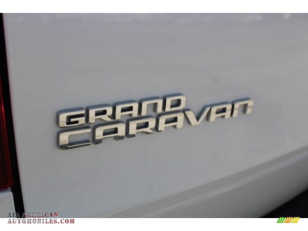 2017 Grand Caravan GT - White Knuckle / Black photo #36