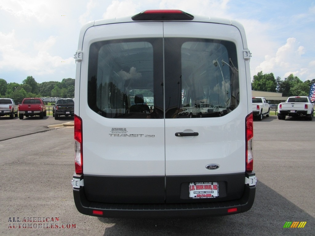 2018 Transit Van 250 MR Regular - Oxford White / Charcoal Black photo #9