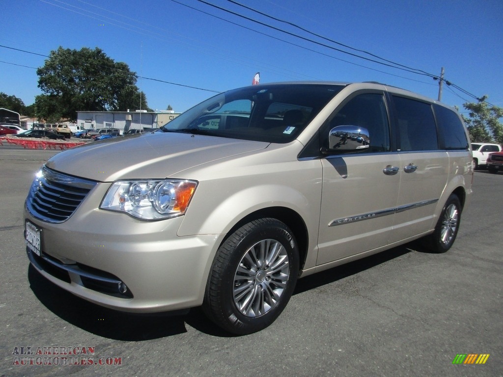2014 Town & Country Touring-L - Cashmere Pearl / Dark Frost Beige/Medium Frost Beige photo #3