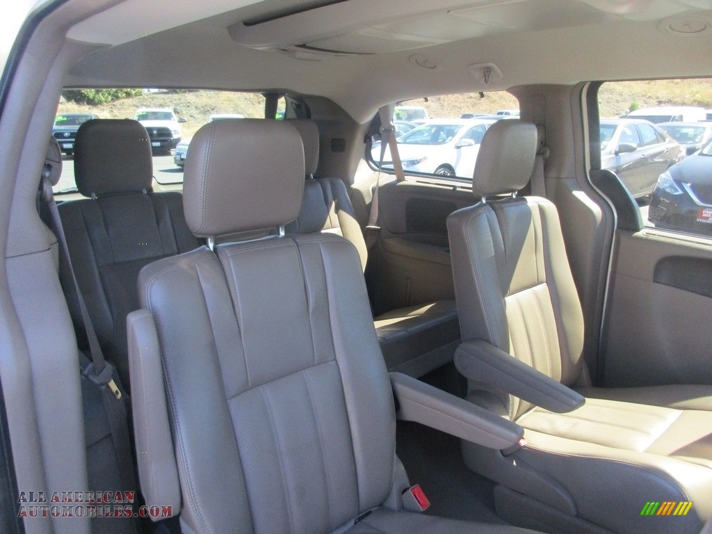 2014 Town & Country Touring-L - Cashmere Pearl / Dark Frost Beige/Medium Frost Beige photo #8