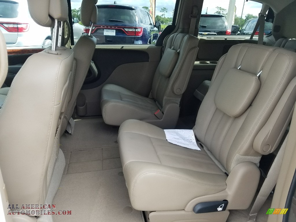 2014 Town & Country Touring - Cashmere Pearl / Dark Frost Beige/Medium Frost Beige photo #10