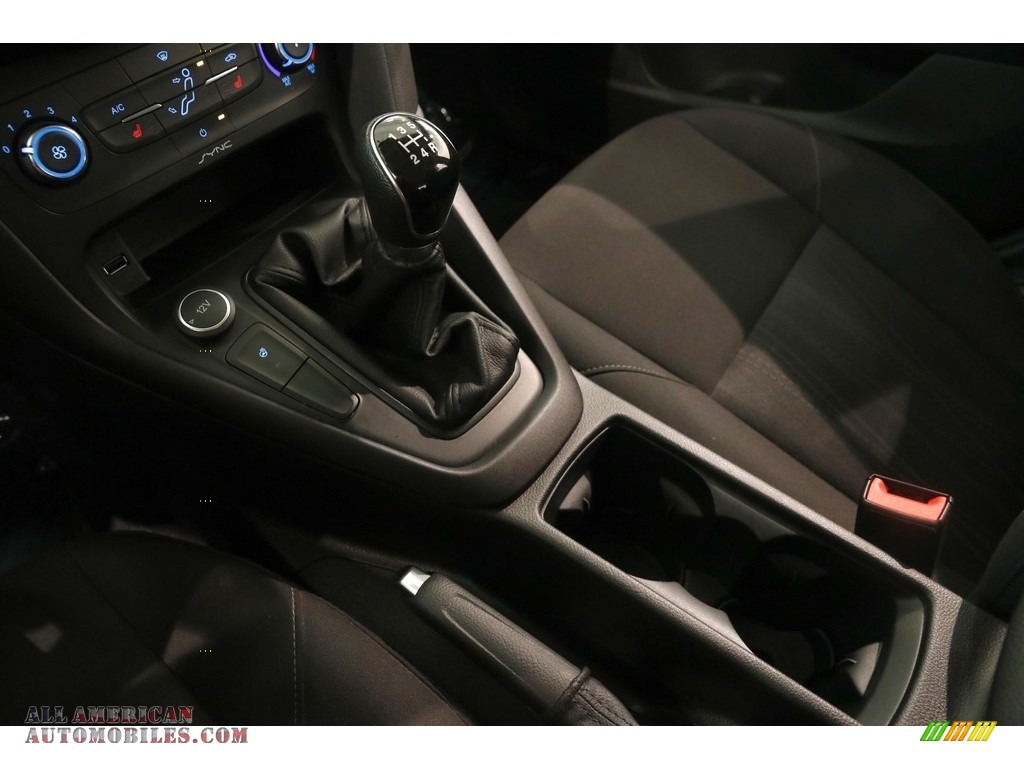 2015 Focus SE Hatchback - Magnetic Metallic / Charcoal Black photo #12