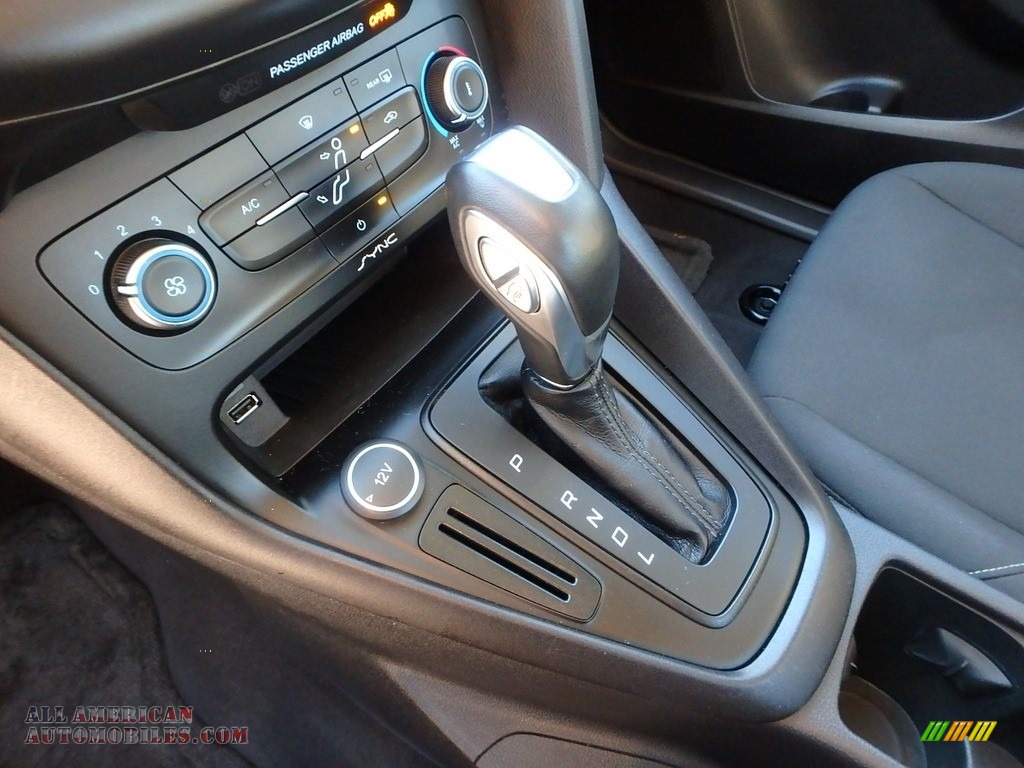 2015 Focus SE Sedan - Ingot Silver Metallic / Charcoal Black photo #20