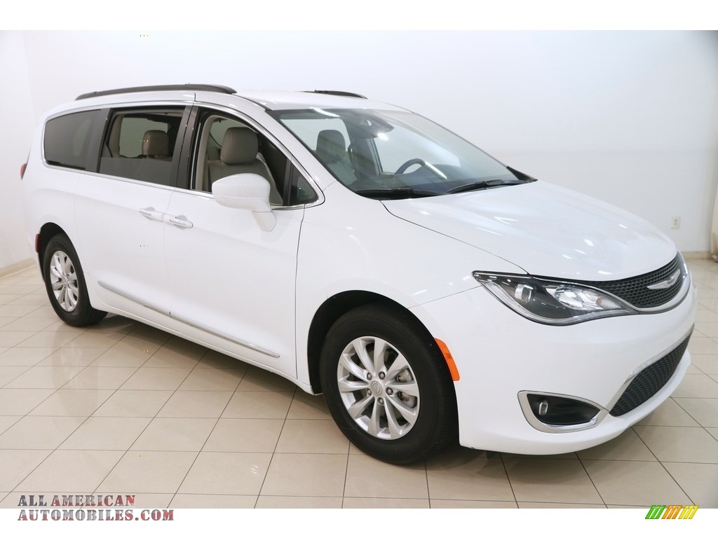 Bright White / Cognac/Alloy/Toffee Chrysler Pacifica Touring L