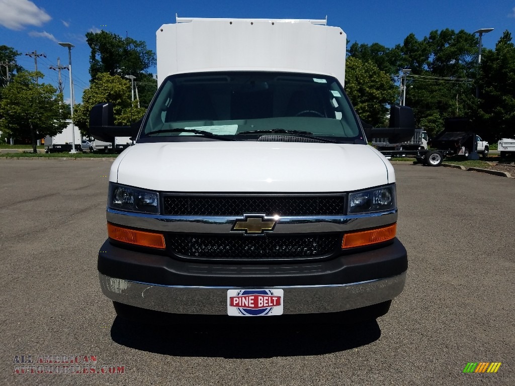 2018 Express Cutaway 3500 Moving Van - Summit White / Medium Pewter photo #2