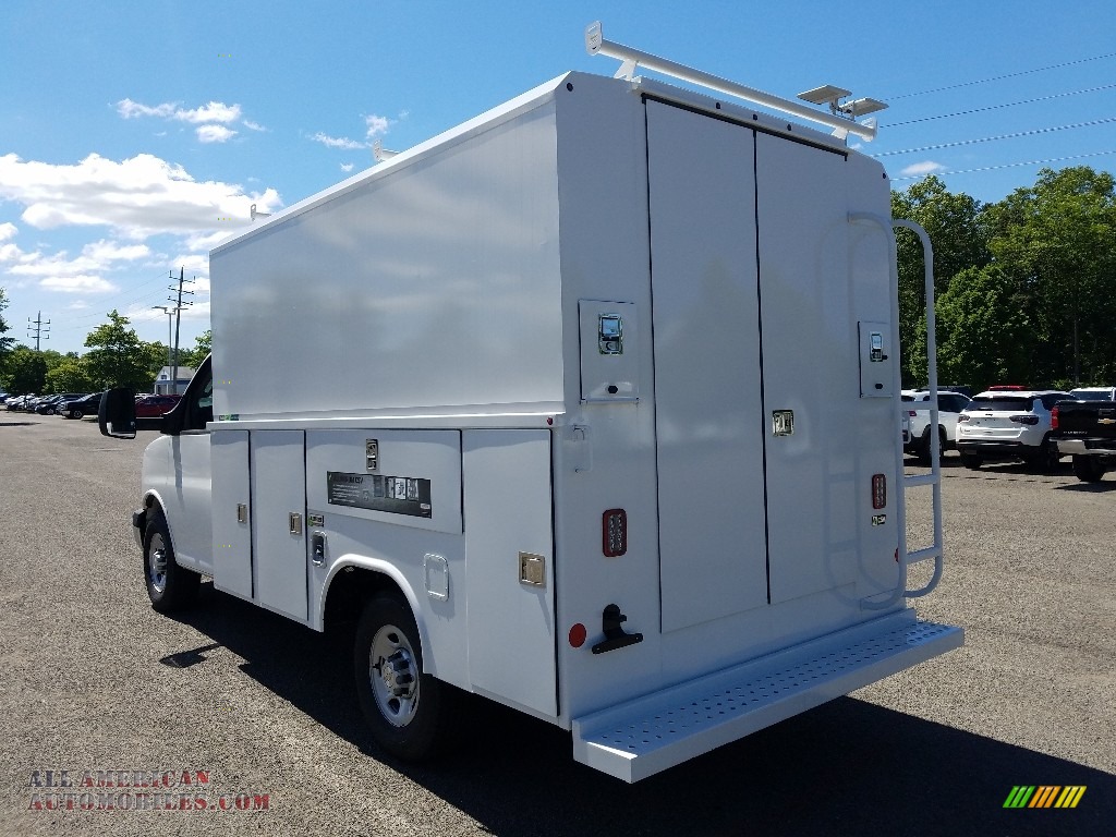 2018 Express Cutaway 3500 Moving Van - Summit White / Medium Pewter photo #4