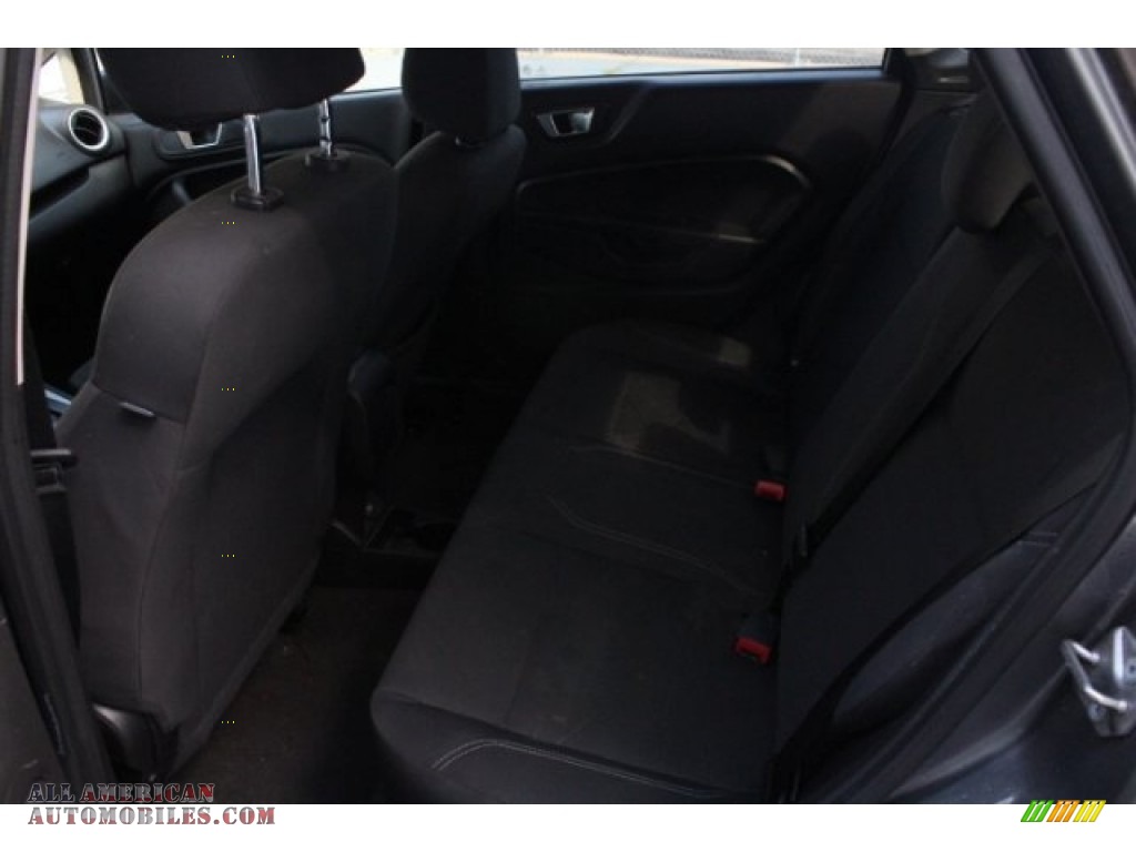 2014 Fiesta SE Sedan - Storm Gray / Charcoal Black photo #25