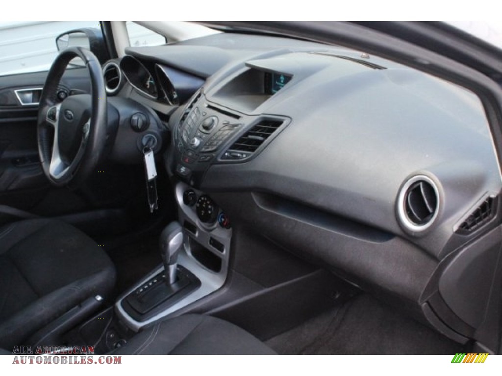 2014 Fiesta SE Sedan - Storm Gray / Charcoal Black photo #32