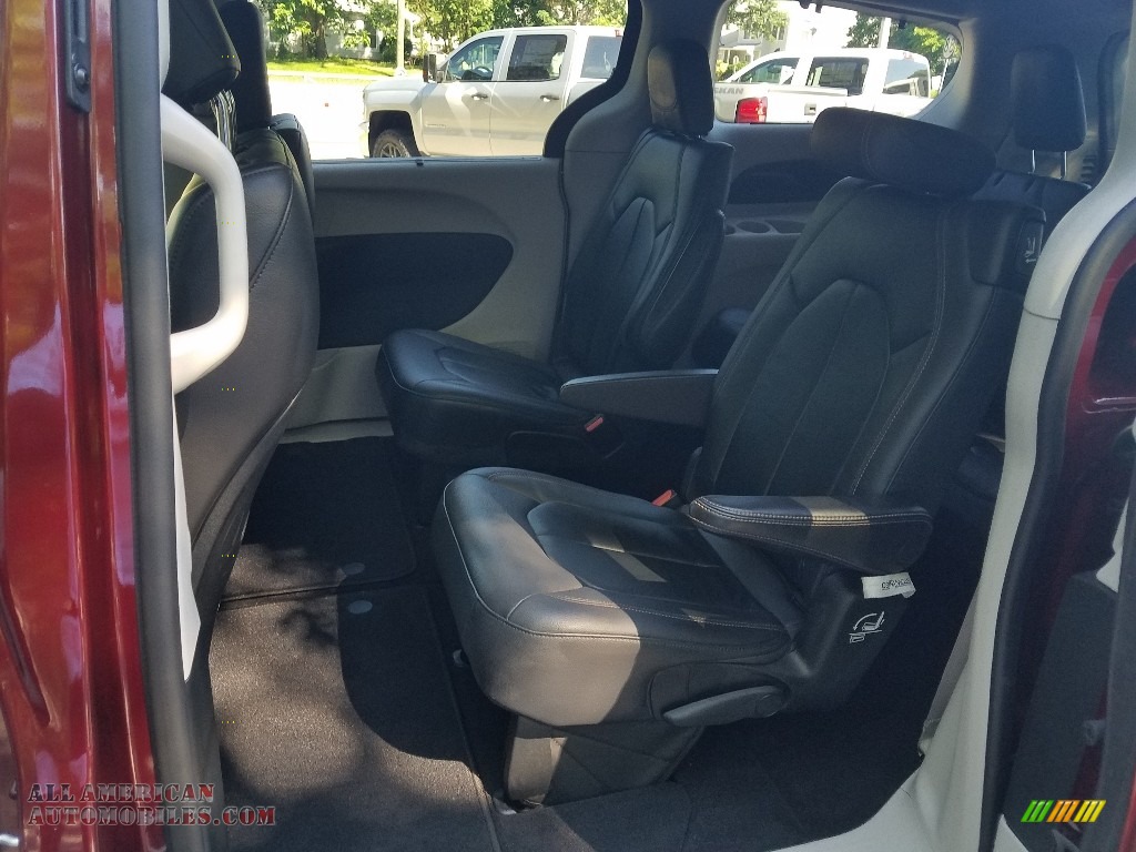 2017 Pacifica Touring L - Velvet Red Pearl / Black/Alloy photo #16