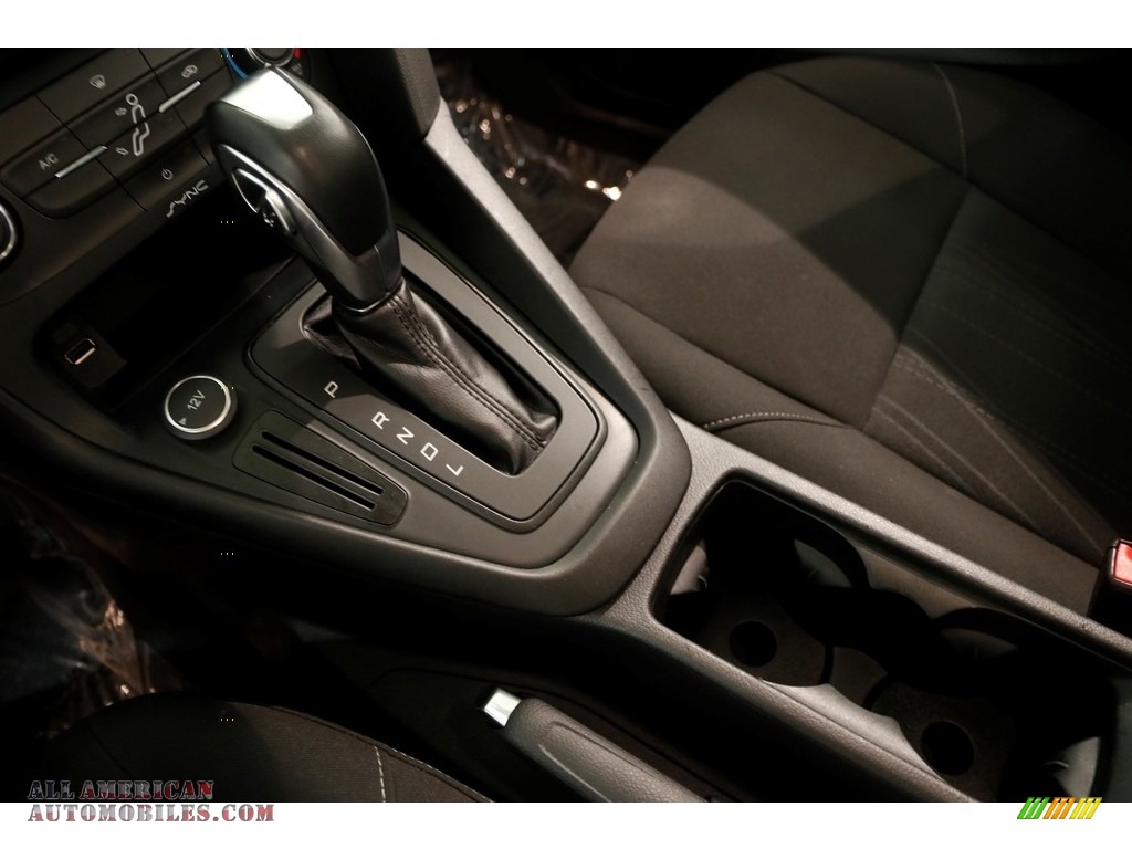 2015 Focus SE Sedan - Ingot Silver Metallic / Charcoal Black photo #11