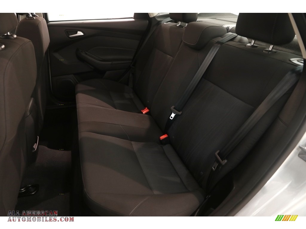 2015 Focus SE Sedan - Ingot Silver Metallic / Charcoal Black photo #15