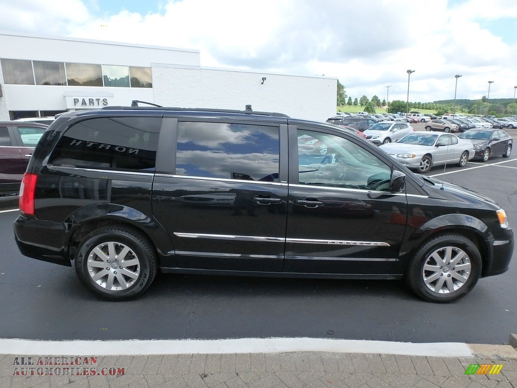 2014 Town & Country Touring - Brilliant Black Crystal Pearl / Black/Light Graystone photo #5