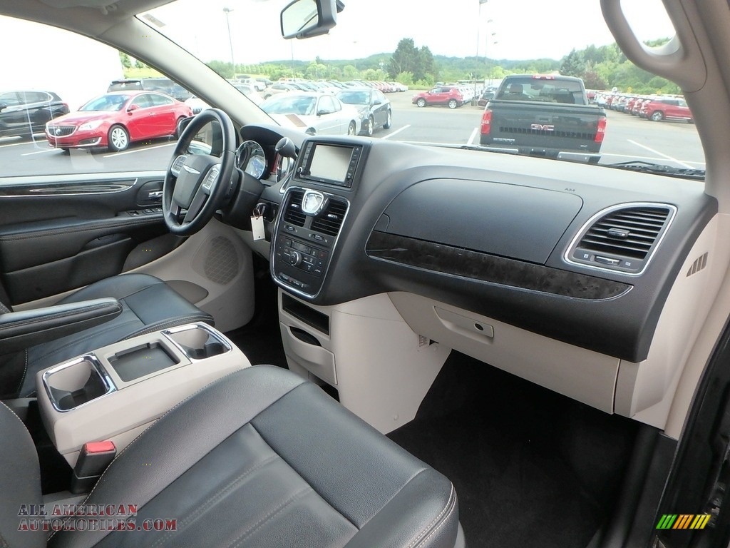 2014 Town & Country Touring - Brilliant Black Crystal Pearl / Black/Light Graystone photo #6