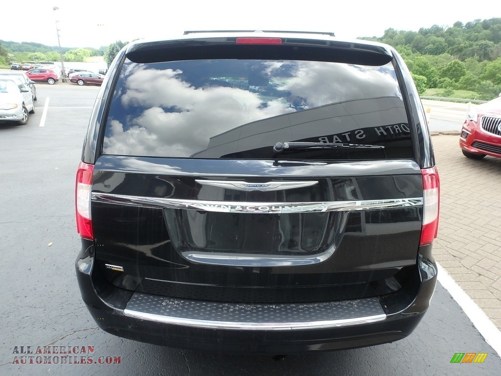 2014 Town & Country Touring - Brilliant Black Crystal Pearl / Black/Light Graystone photo #10